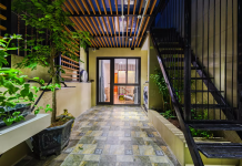 Ngôi nhà phố mặt tiền hẹp và bí bách biến đổi ngỡ ngàng sau cải tạo